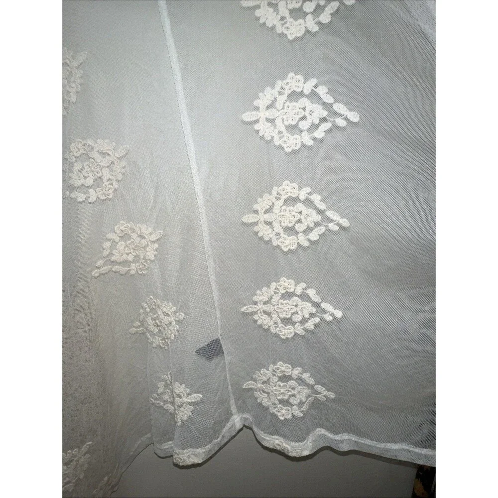 Women’s Casual Express Crocheted Ivory Lacy Shawl Size Large L - Picture 8 of 11